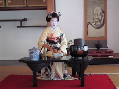 Toshihana_tea_ceremony.jpg