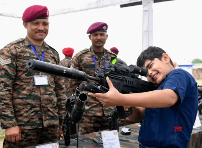 army-para-sf-with-a-child-holding-an-star-21-with-mepro-mor-v0-i0gzbuvdgymd1.webp