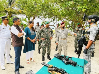 indian-navy-marcos-demonstrating-their-weapons-setup-during-v0-qhs48hi5kw7b1.webp