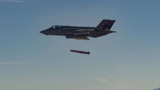 JSM-missile-first-drop-from-an-F-35A_001.jpg