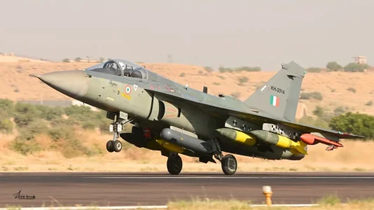 indian-air-force-tejas-mk-1-with-5x-hsld-450-v0-owm83h2lrzob1.webp