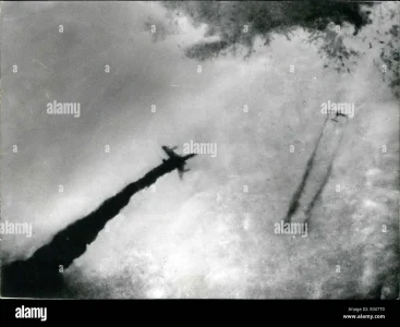 3206-jul-28-1965-two-american-planes-shot-down-by-vietcong-soldiers-E0X7T0.webp