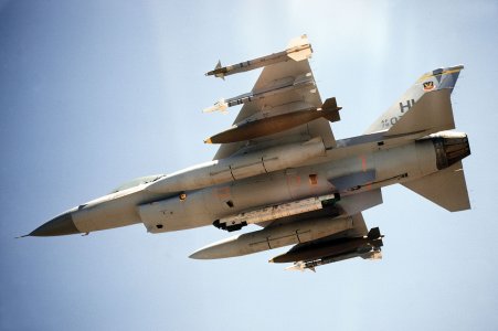 US-Air-Force-missiles-bomb-F-16-Fighting.jpg