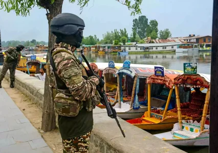 532834-srinagar-security-dal-lake.webp