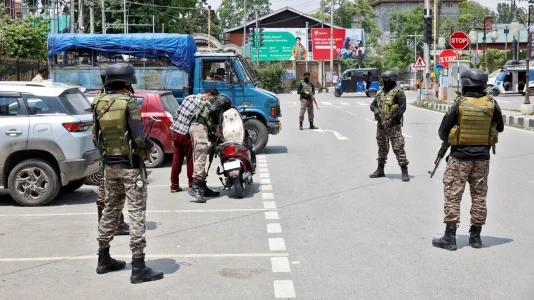 India-and-Pakistan-agree-to-withdraw-additional-troops-by-end.webp