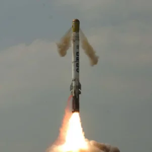 'Shourya'_missile_test_fired_on_November_12,_2008.webp