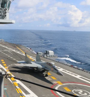 A_MiG-29K_after_performing_arrested_landing_on_INS_Vikramaditya.webp