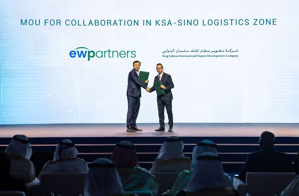 Jerry Li, founder and managing Partner of EWPartners with Marco Mejia, acting CEO of King Salman International Airport Development Company